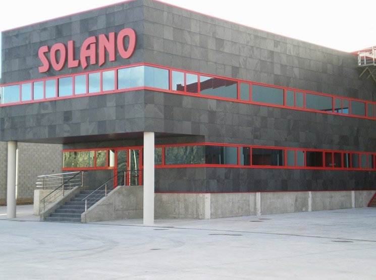 Soluciones de fachada con acabado premium en España Fachadas de gres porcelánico imitación piedra en España